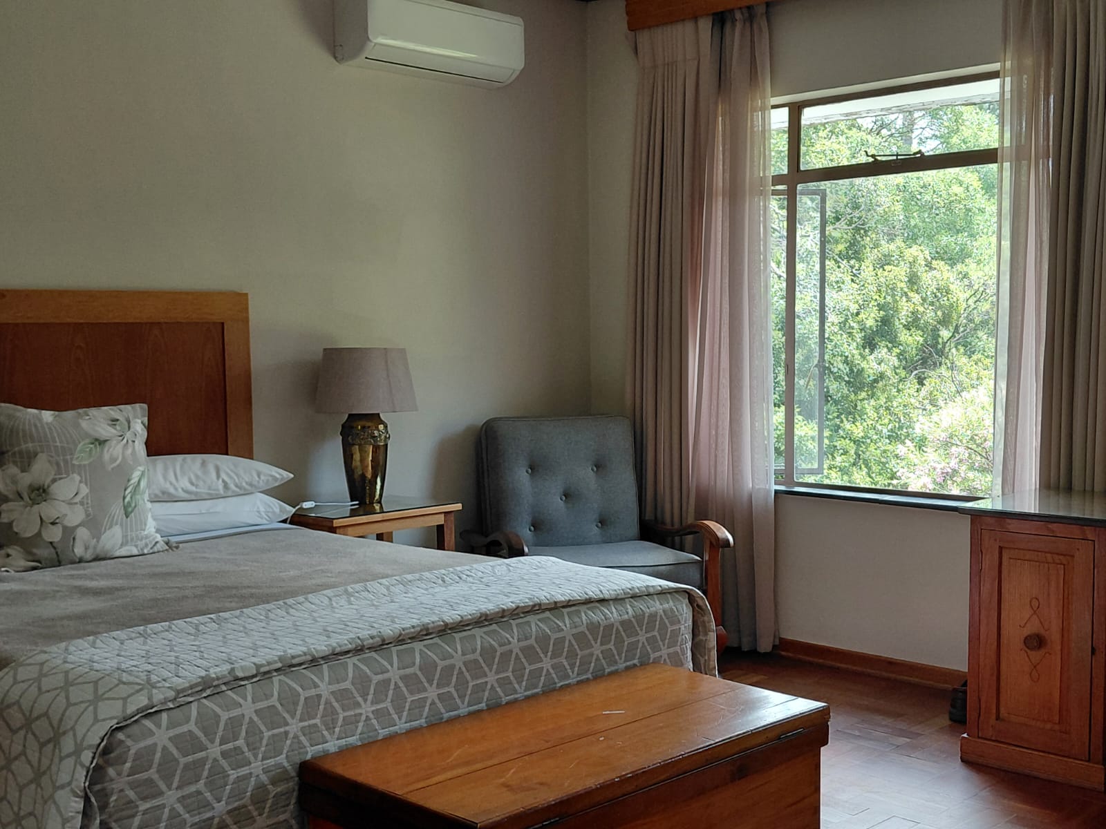 hillside-farm-accommodation-garden-view-01