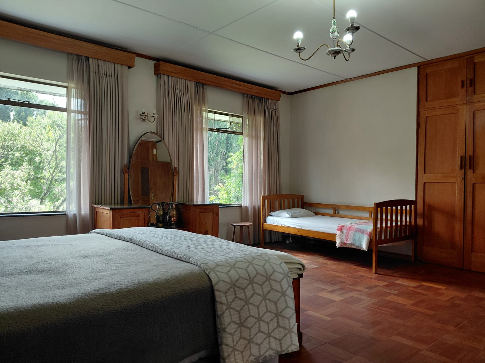 hillside-farm-accommodation-garden-view-02