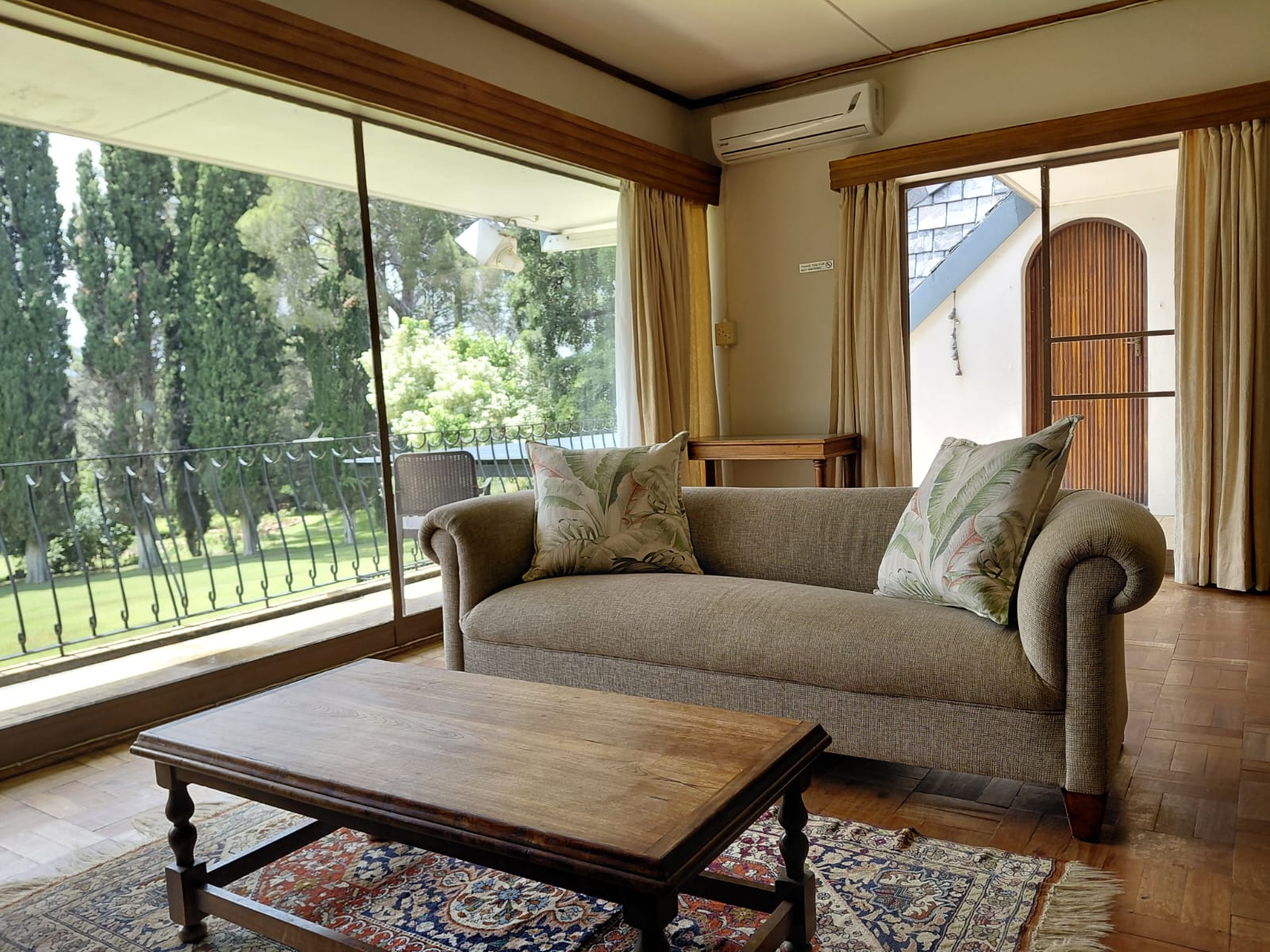 hillside-farm-accommodation-garden-view-04