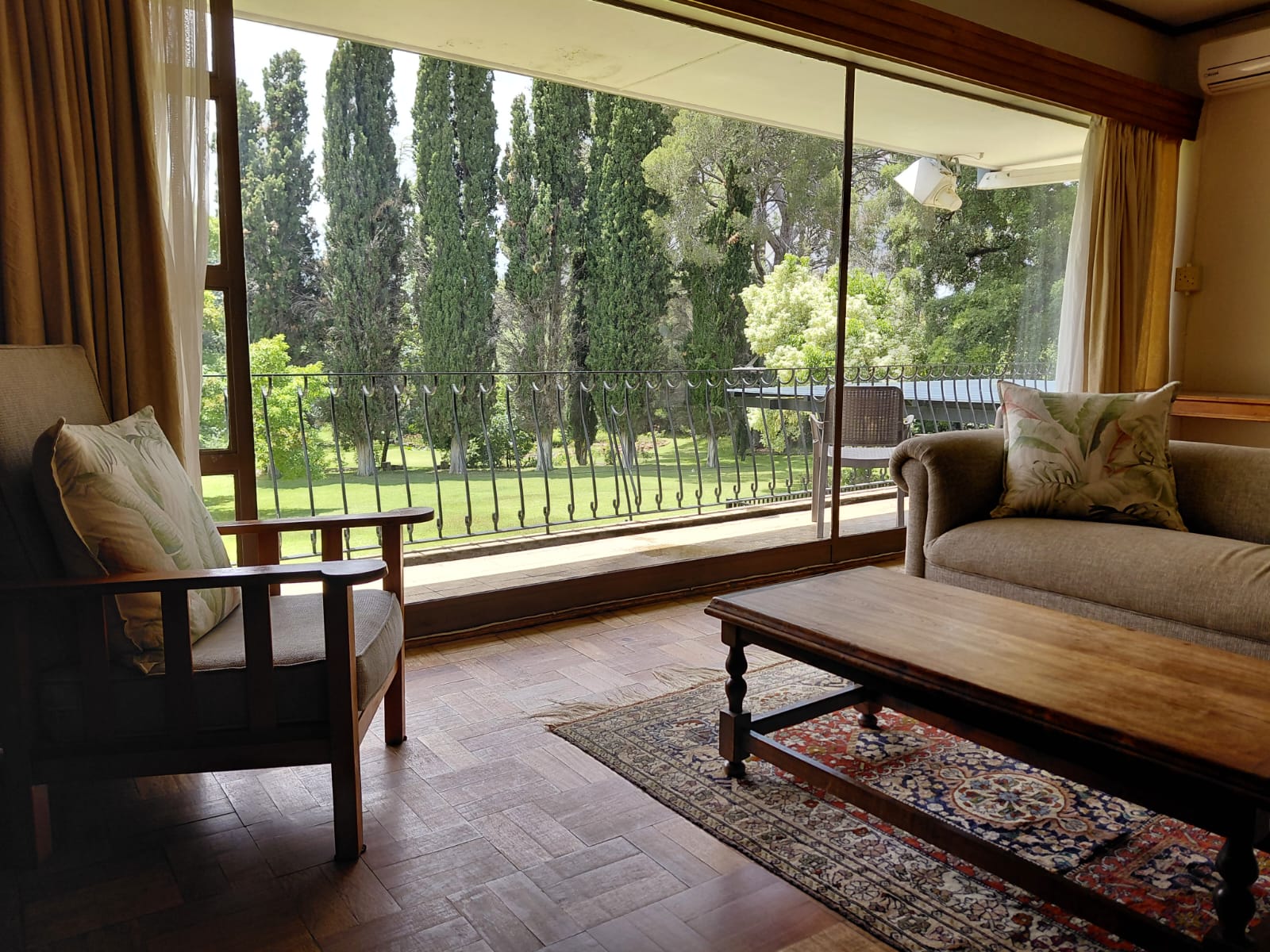 hillside-farm-accommodation-garden-view-06