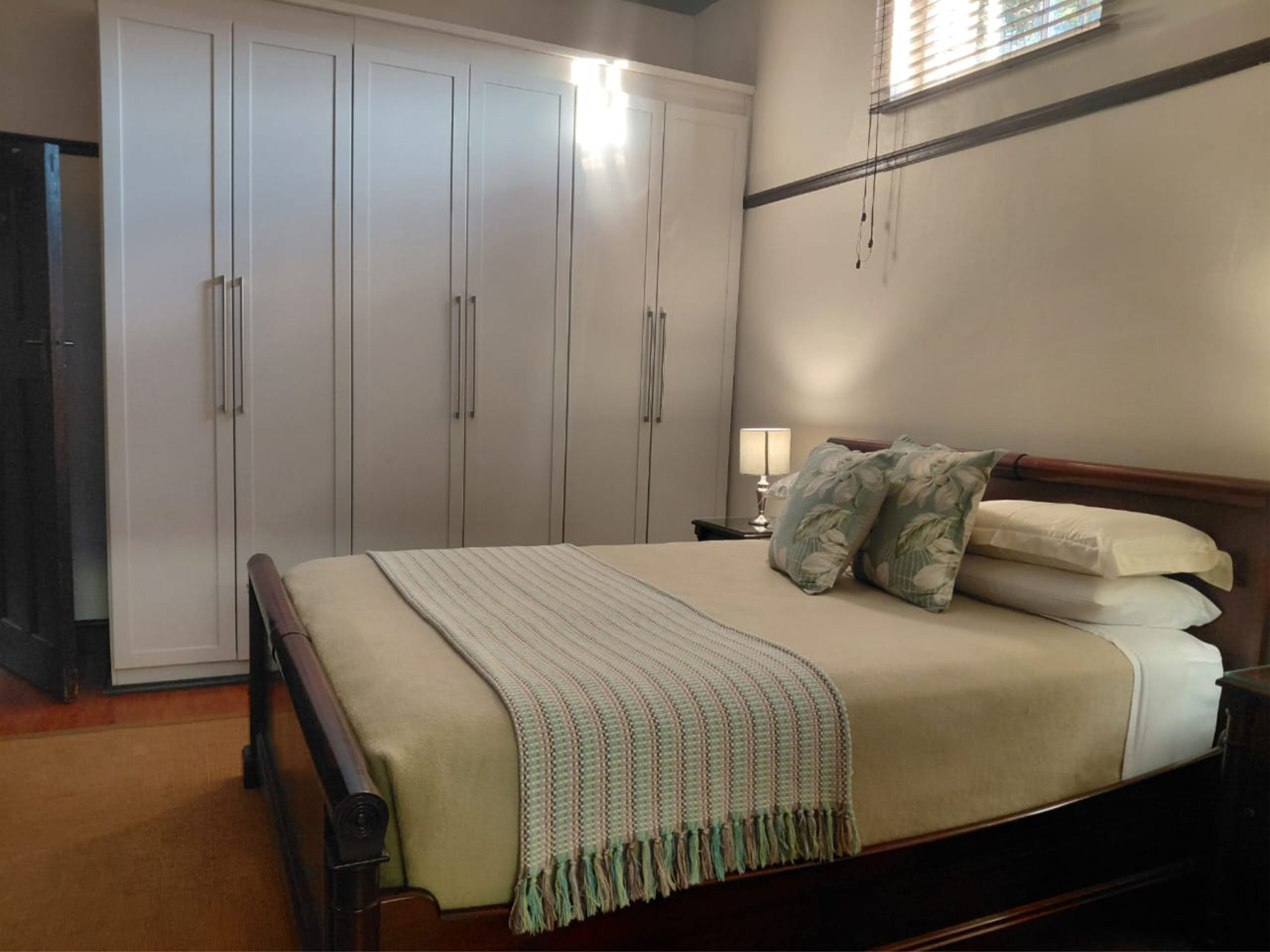 hillside-farm-accommodation-lens-cottage-03