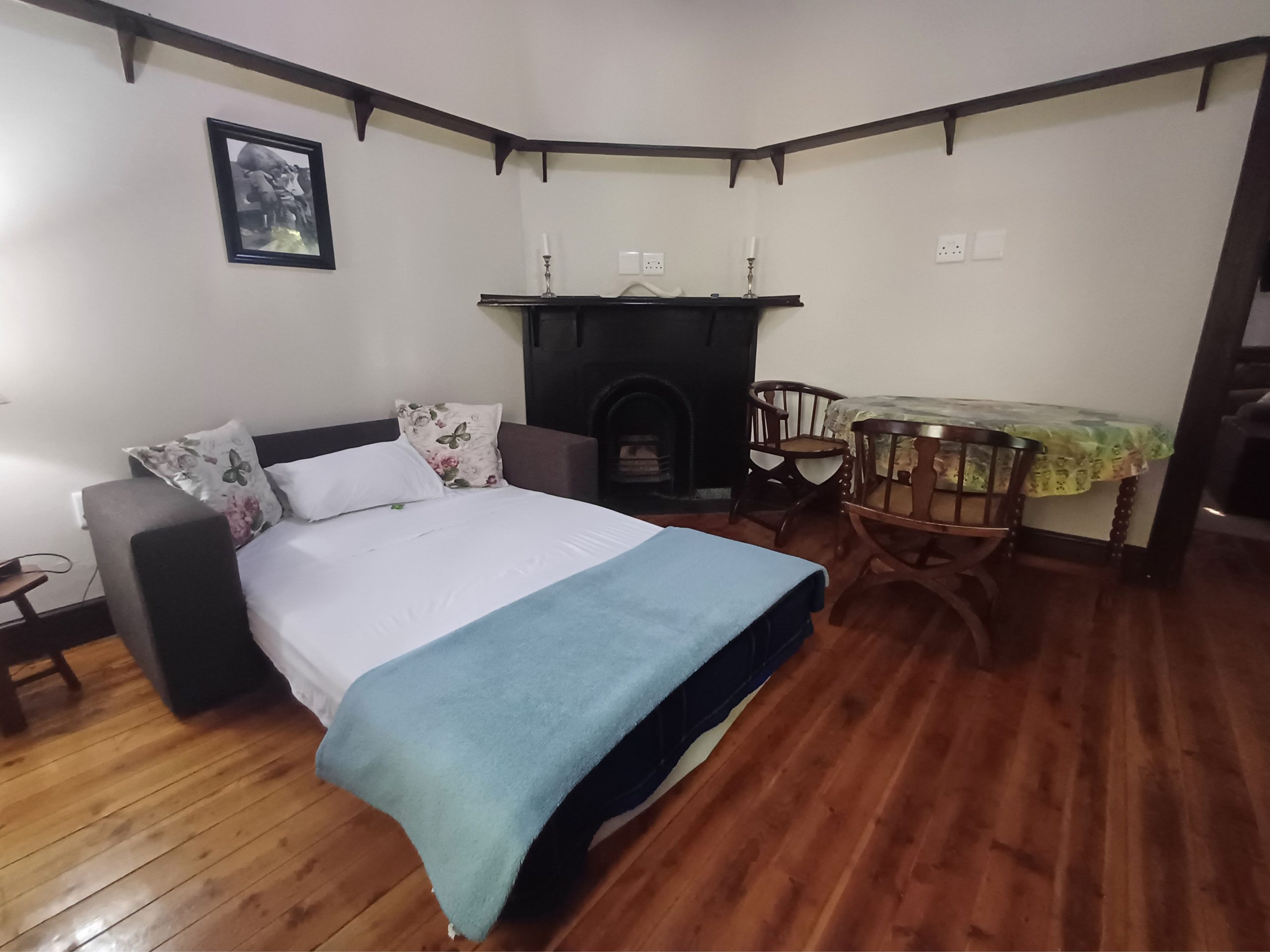 hillside-farm-accommodation-lens-cottage-04