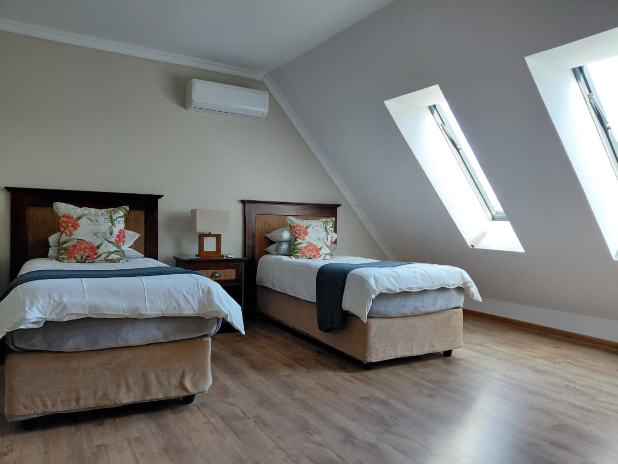 hillside-farm-accommodation-tree-house-05