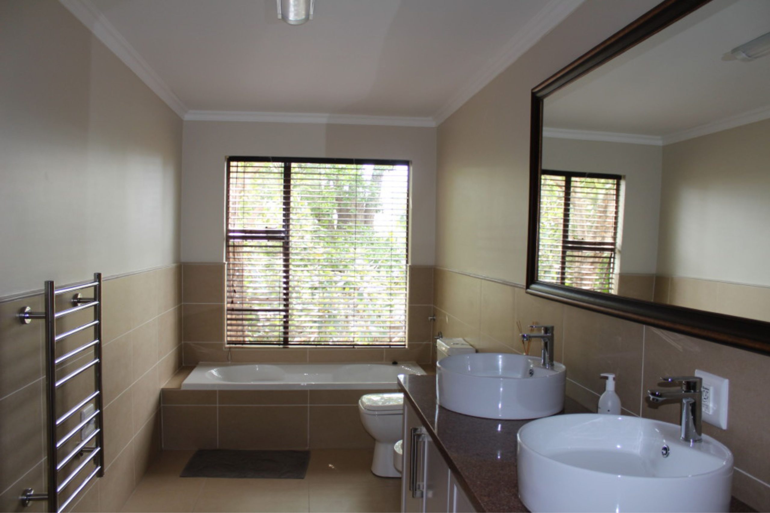 hillside-farm-accommodation-tree-house-06