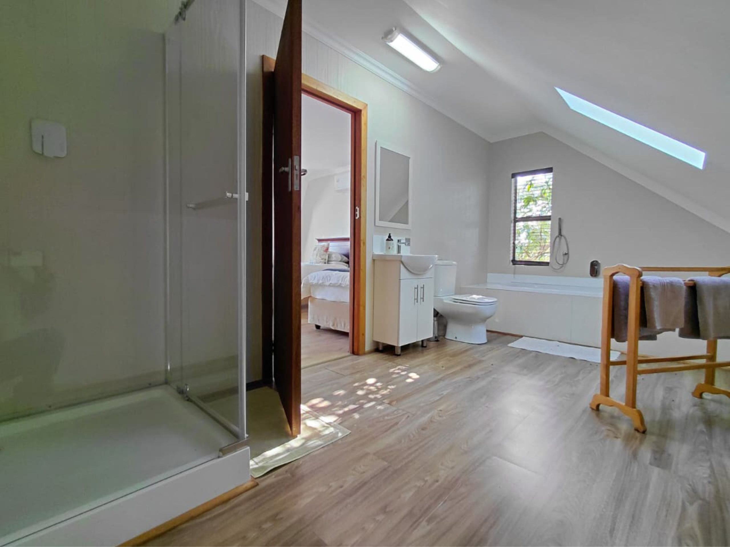 hillside-farm-accommodation-tree-house-07