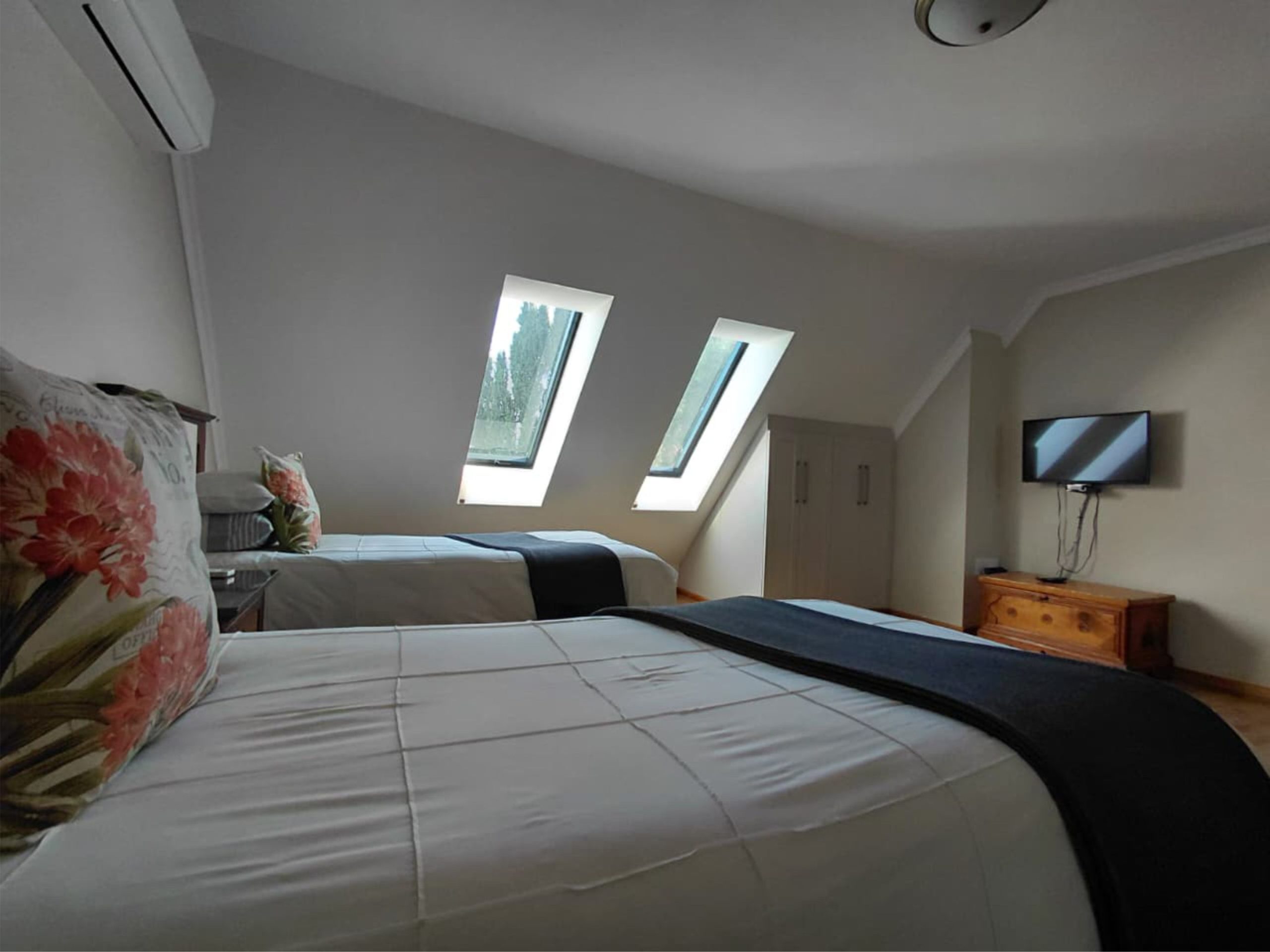 hillside-farm-accommodation-tree-house-10