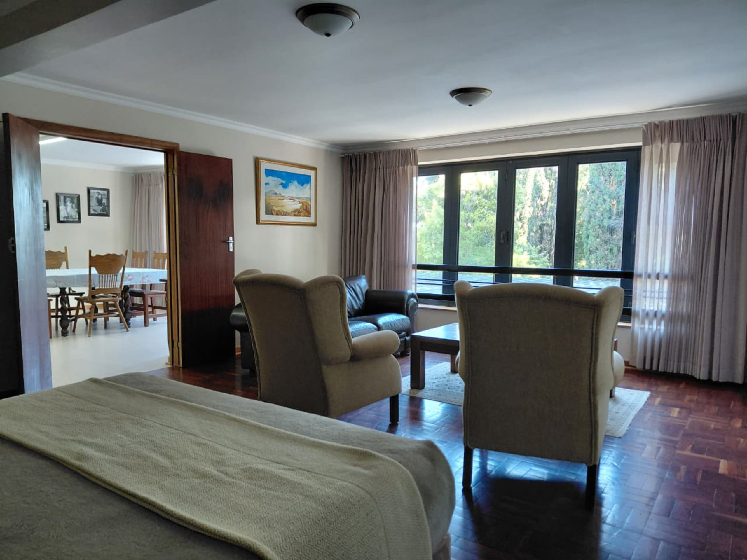 hillside-farm-accommodation-tree-house-11